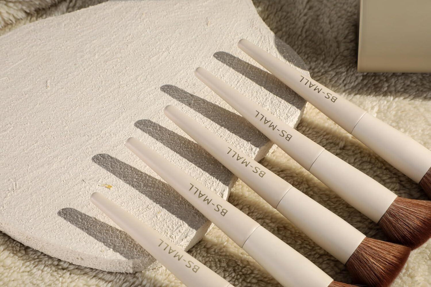 Matte Beige Makeup Brush Set (18-Piece): Professional, Cruelty-Free for Foundation, Blush & Eyeshadow