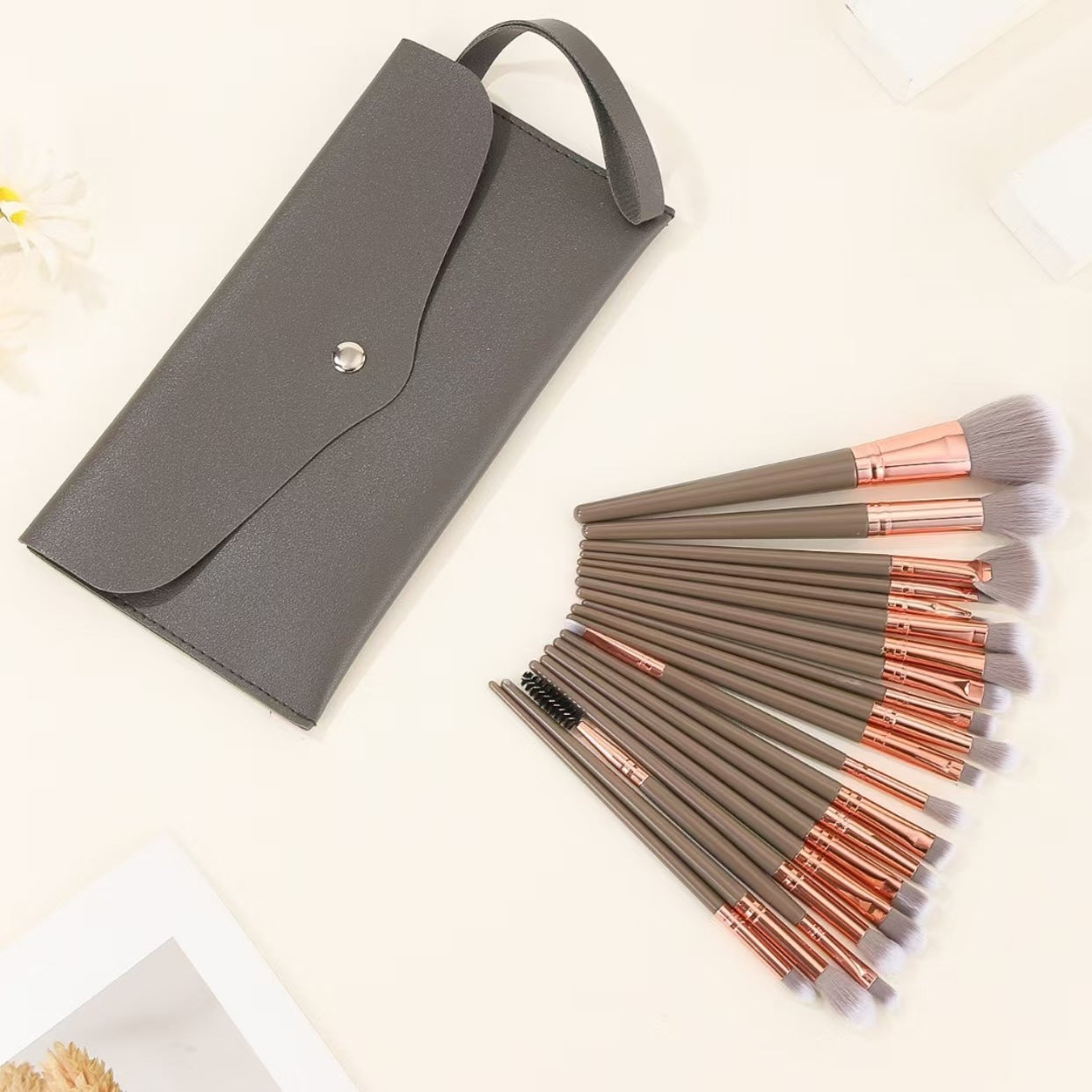 Brown and Glod Complete 20-Piece Makeup Brush Set with Travel Pouch