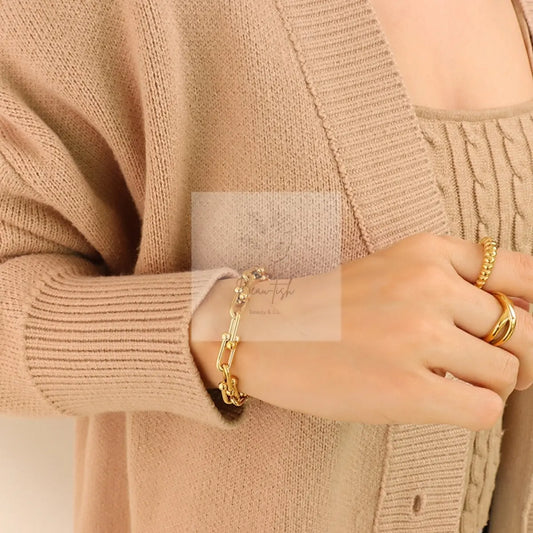 5d7aefa900db473f920909897c7df847-Max