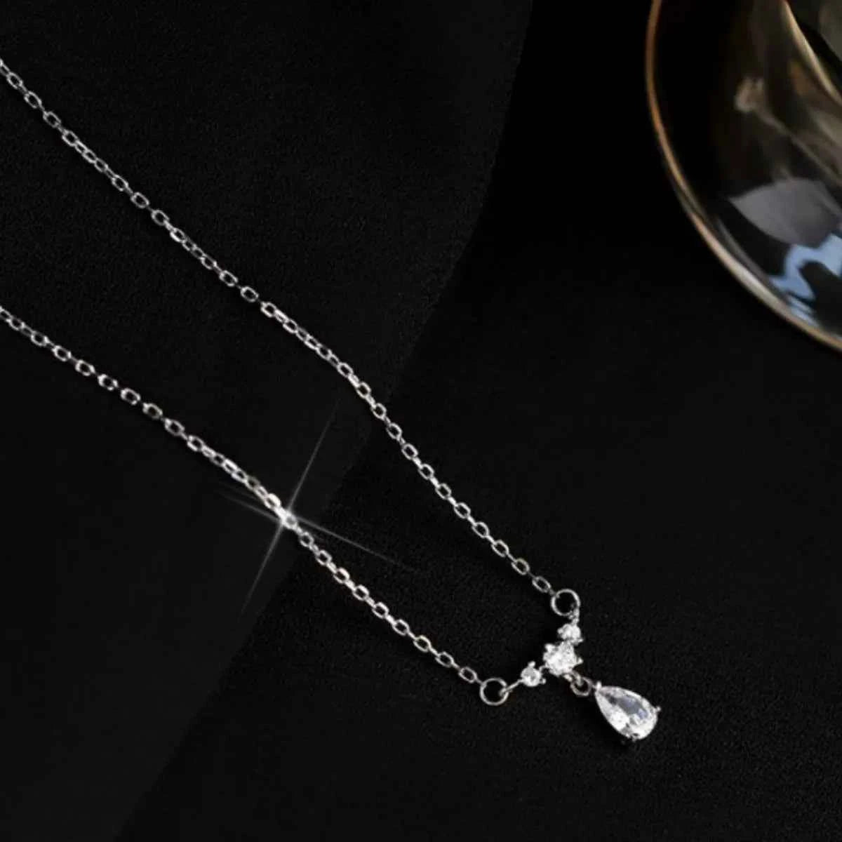 925 Sterling Silver Zircon Teardrop Necklace