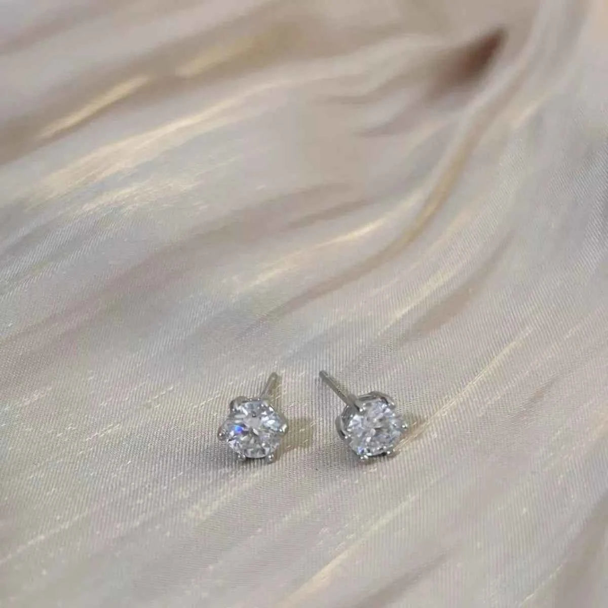 2 Carat 925 Sterling Silver Moissanite Stud Earrings