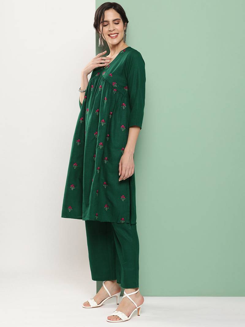 Women's Green Embroidered Cotton Blend Flared Kurta Set