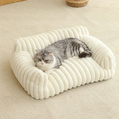 White Comfortable Cat Sofa – Soft Plush Cat Bed, Cosy Sleeping Basket & Modern Pet Furniture