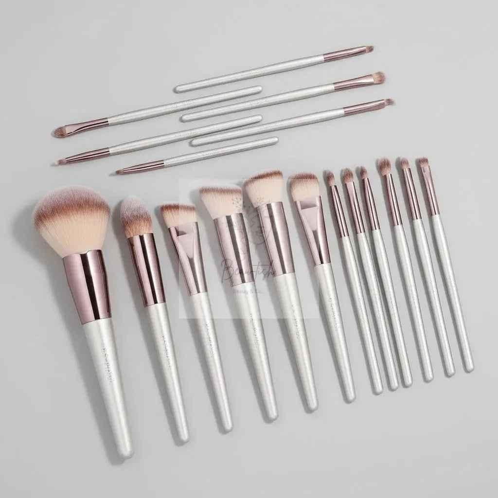 Beige 18-Piece Makeup Brush Set - Professional Synthetic Fiber Brushes with Wooden Handles for Flawless Beauty