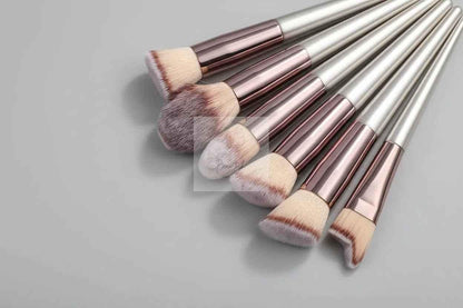 Beige 18-Piece Makeup Brush Set - Professional Synthetic Fiber Brushes with Wooden Handles for Flawless Beauty