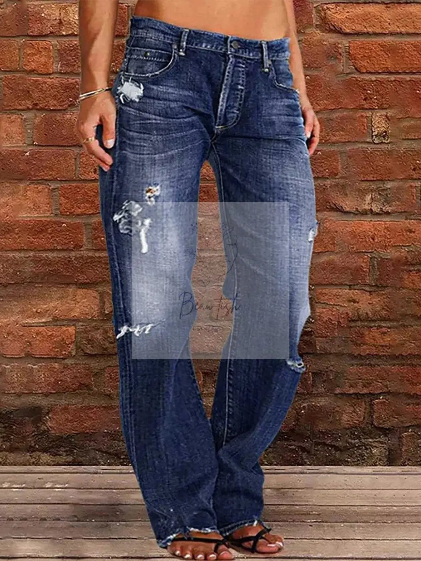 Distressed Loose Fit Jeans