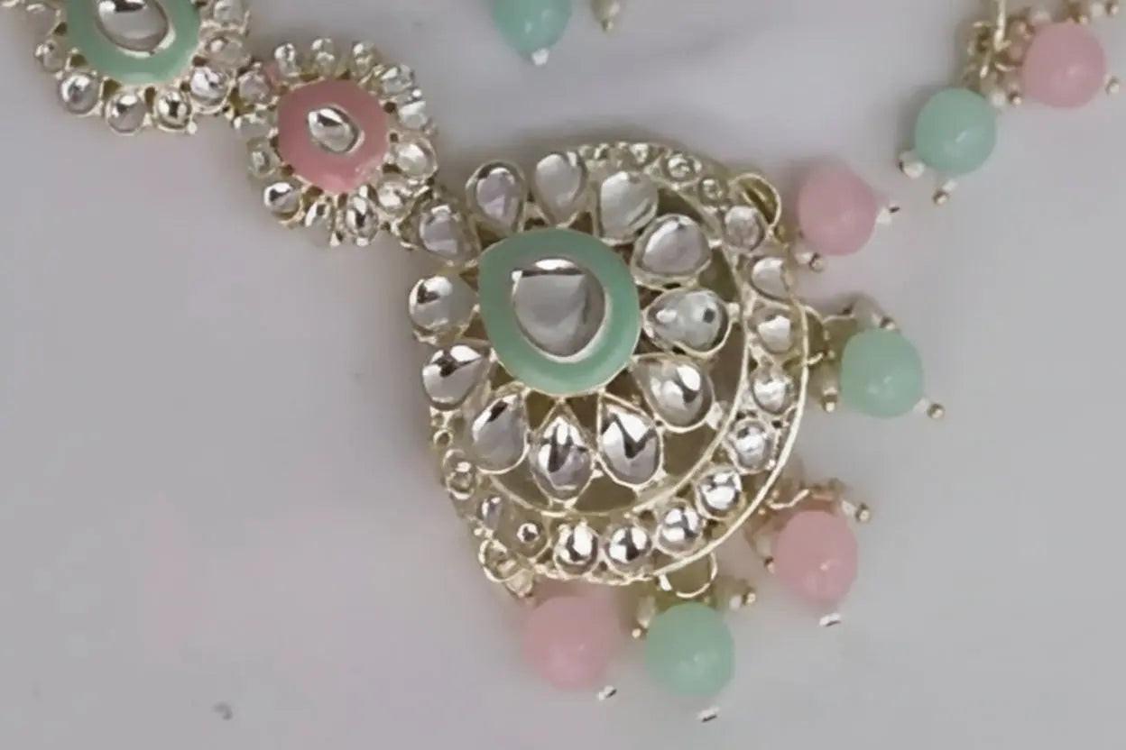 Elegant polki kundan bridal set with necklace, earring & mathapati-handcrafted indian wedding jewelry with pearl accents