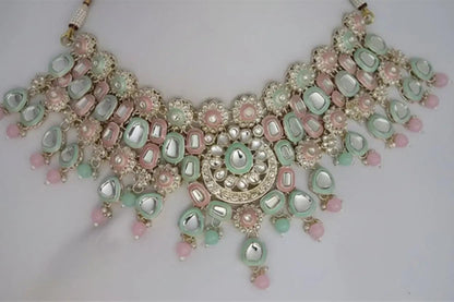 Elegant polki kundan bridal set with necklace, earring & mathapati-handcrafted indian wedding jewelry with pearl accents