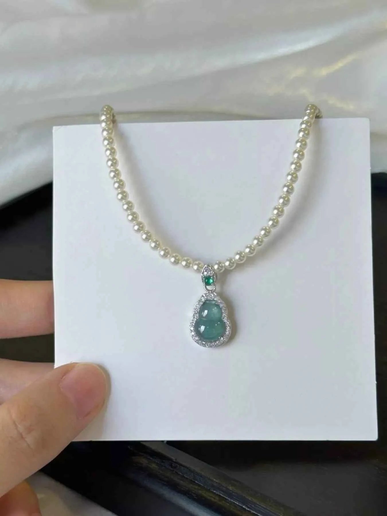 Gourd Pendant Pearl Necklace
