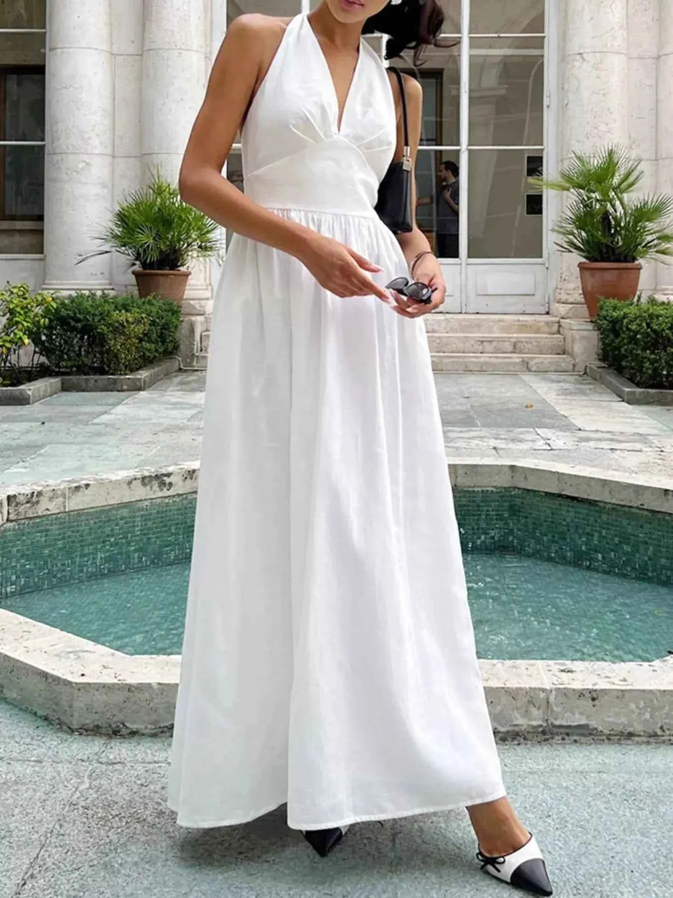 Halter Neck Flowy Maxi Dress