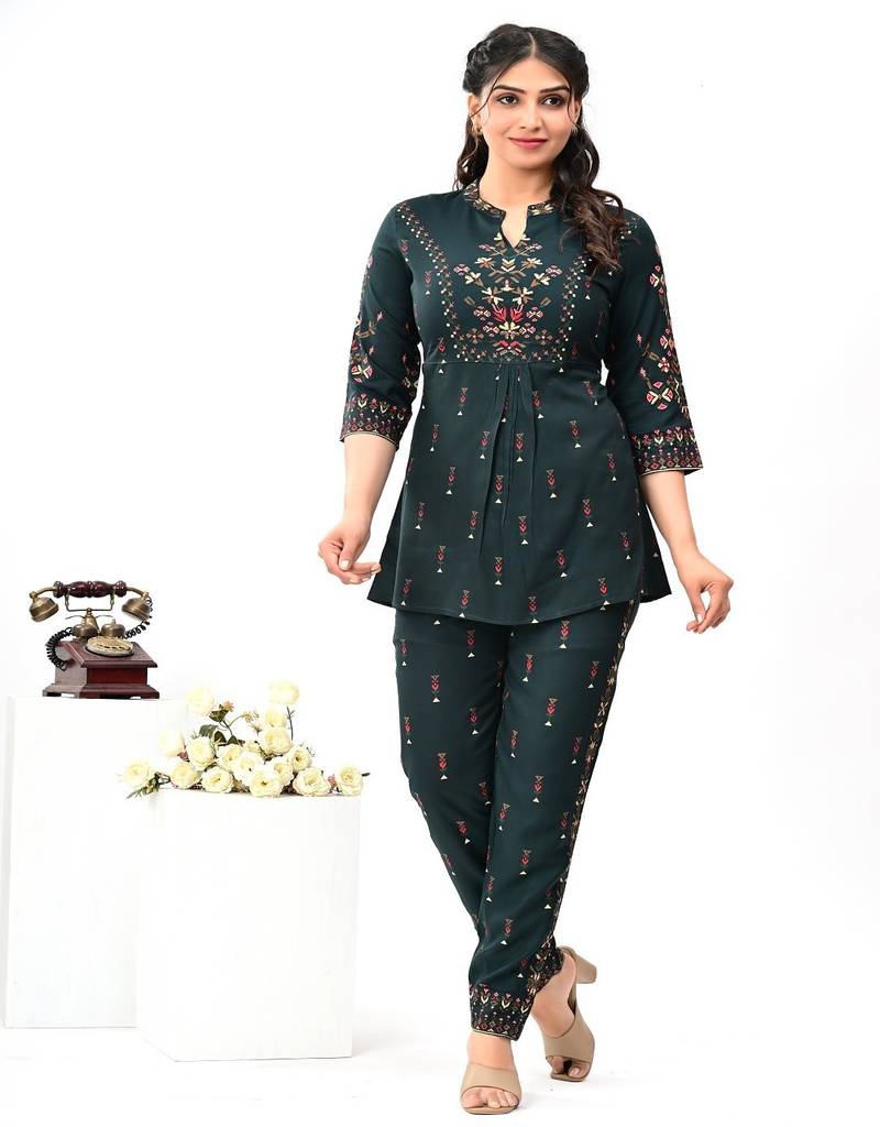 Women's Green Printed Rayon Kurti Pant Set