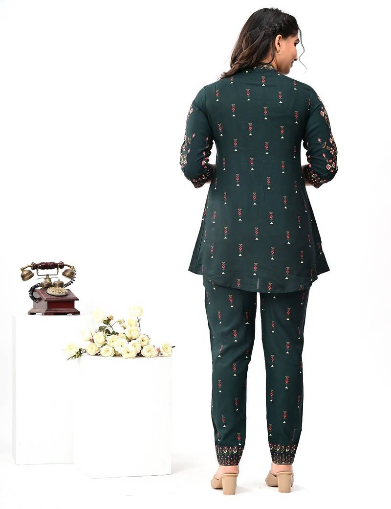 Women's Green Printed Rayon Kurti Pant Set