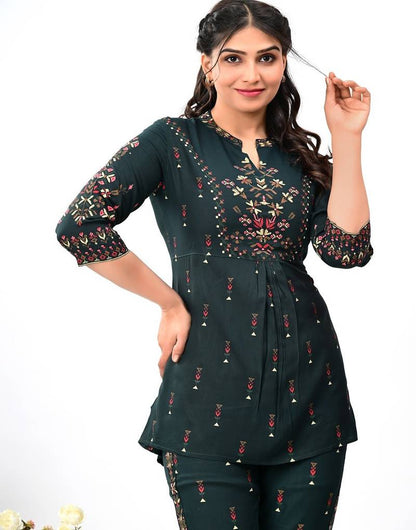 Women's Green Printed Rayon Kurti Pant Set