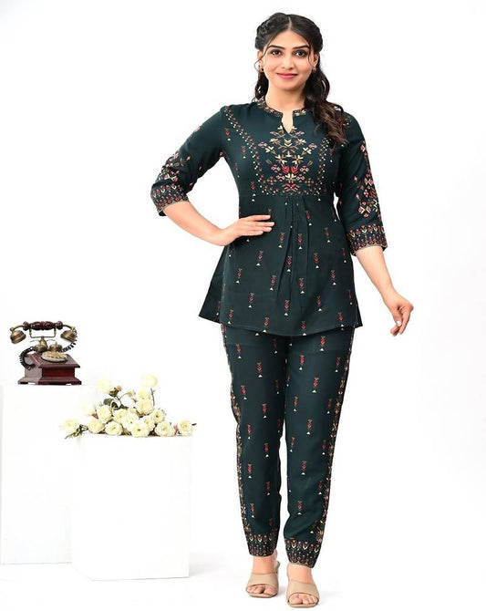 Women's Green Printed Rayon Kurti Pant Set