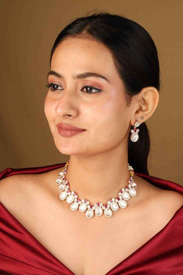Raindrop-Shaped Transparent Stone Necklace Set with Red Accents & Matching Earringsings