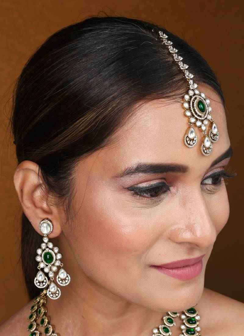 Two Layer Necklace Set With Green Stones