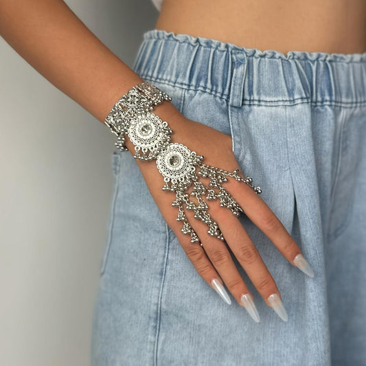 Indian Style Hand Chain Bracelet with Green Rhinestone and Tassels, Retro Alloy Wrist Jewelry
