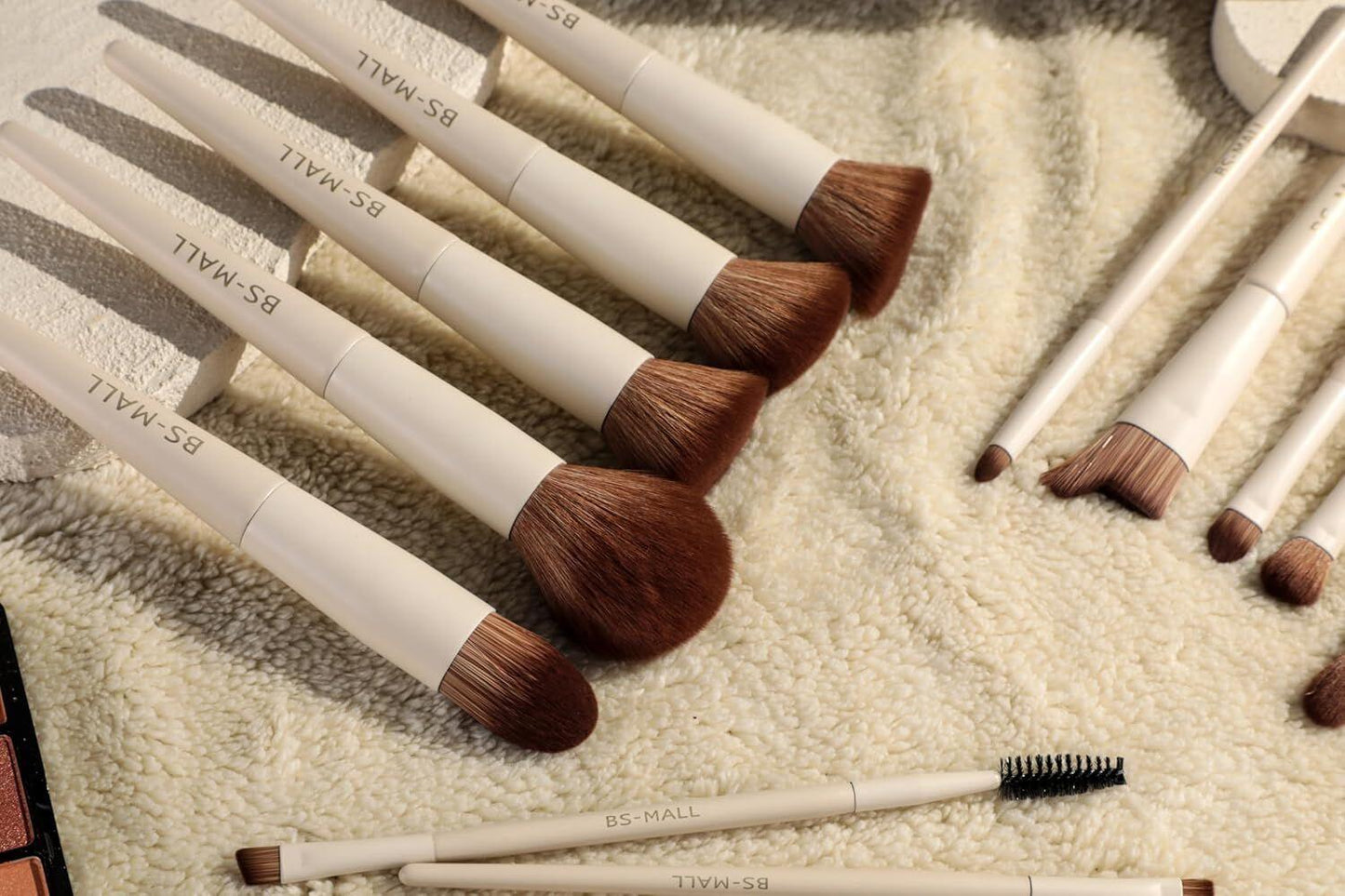 Matte Beige Makeup Brush Set (18-Piece): Professional, Cruelty-Free for Foundation, Blush & Eyeshadow