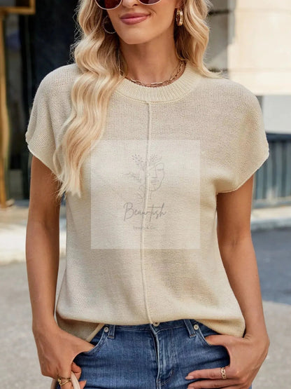 Round Neck Short Sleeve Knit Top with Center Seam Detail