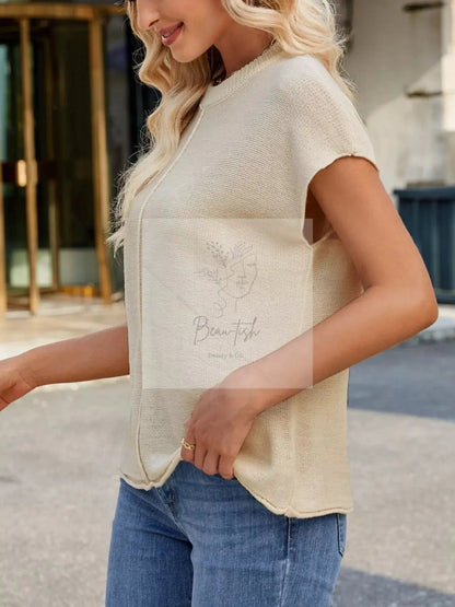 Round Neck Short Sleeve Knit Top with Center Seam Detail