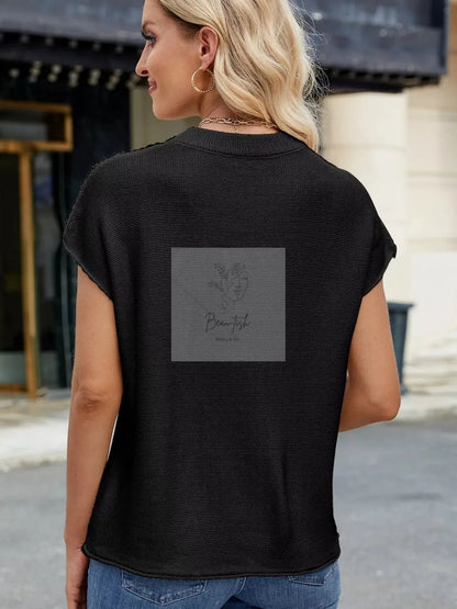 Round Neck Short Sleeve Knit Top with Center Seam Detail