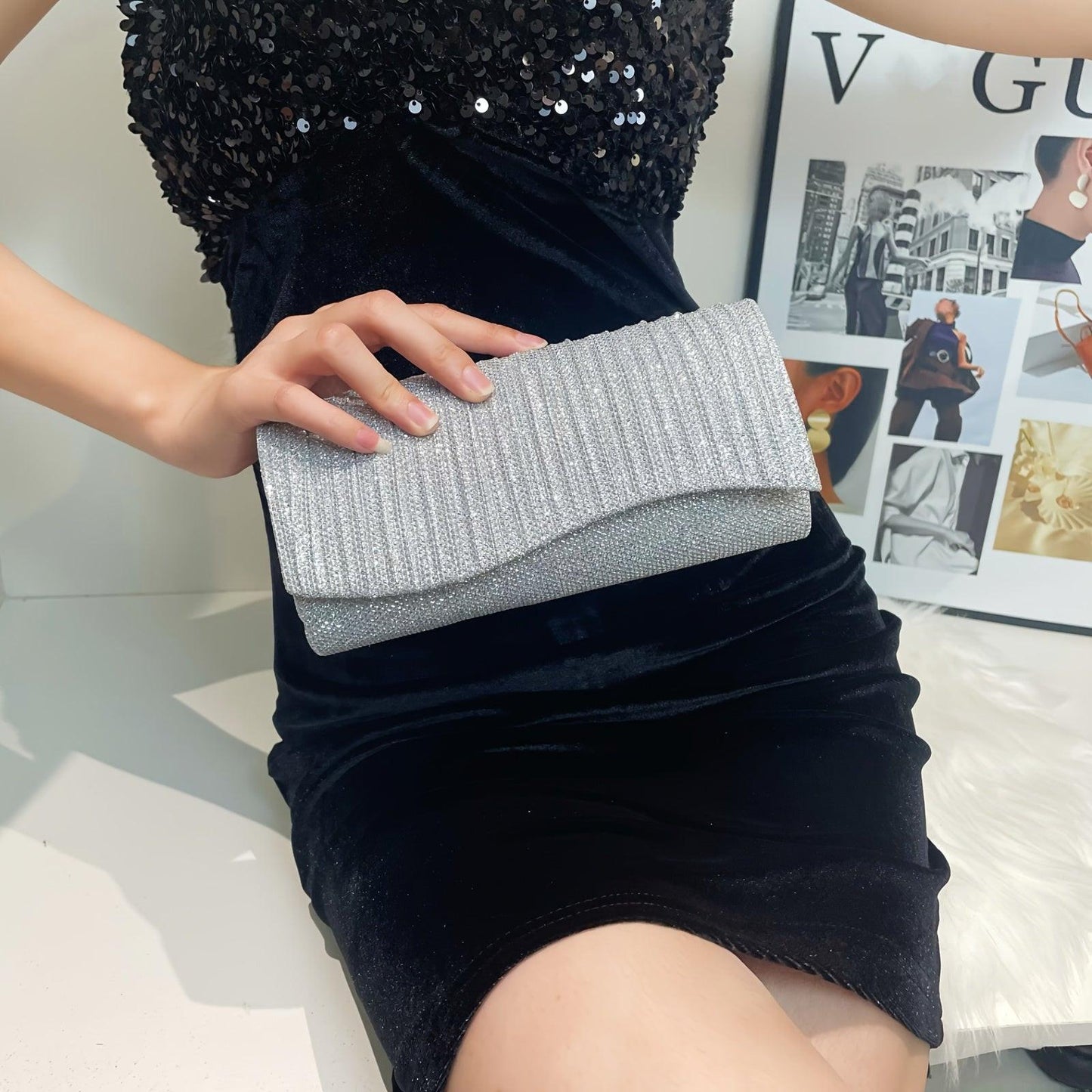 Smooth Curve Clutch with Detachable Shoulder Strap
